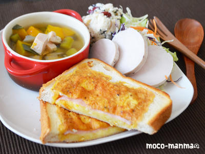 鶏ハムの野菜スープとクロックムッシュ風の朝ごはん＊