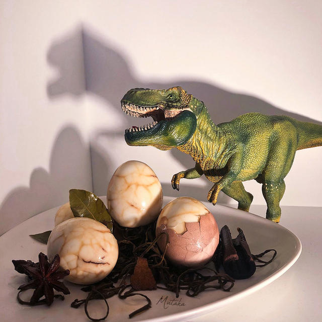 我が家のイースターエッグは恐竜の卵なのだ！