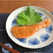 フライパンで簡単和総菜◎ごはんがすすむ☆鮭のみそにんにく焼き