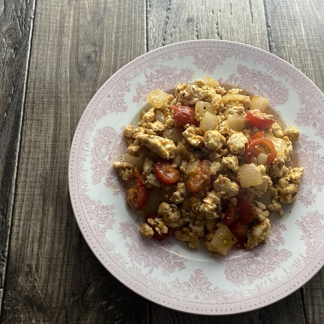 鶏むね肉のトマトバジル炒め