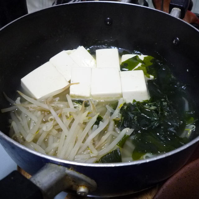 わかめと豆腐の簡単お鍋
