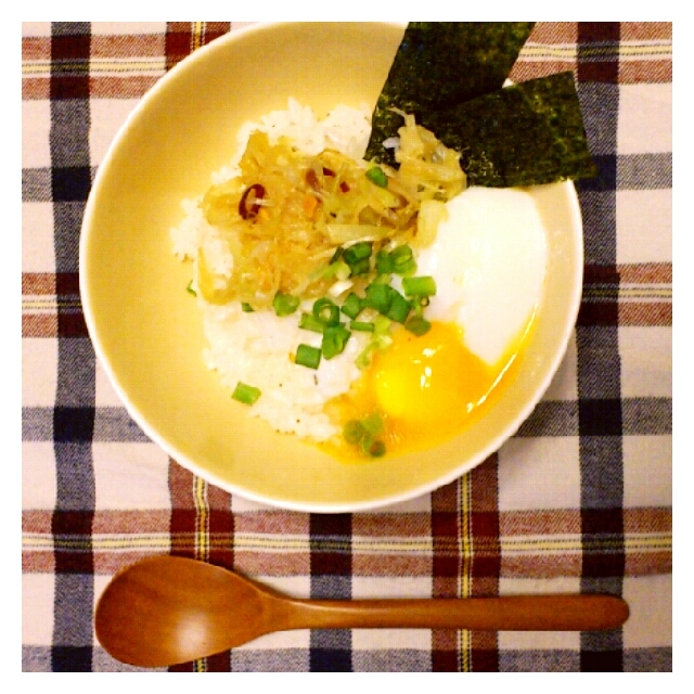 ピリ辛ねぎの温玉丼♪