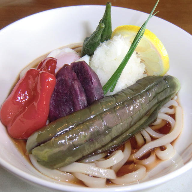野菜の素揚げおろしうどん温泉玉子のせ
