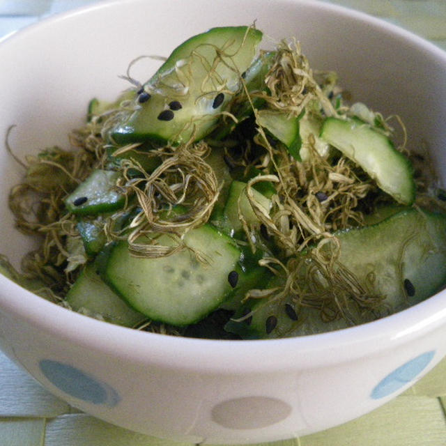 きゅうりとトロロ昆布のささっと和え物♪