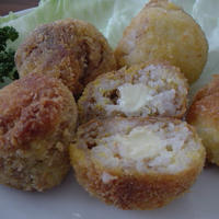 とろ～りチーズ入り焼きそばライスコロッケ