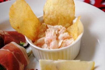 簡単カナッペ★ 海老とクリームチーズのチリソースディップ