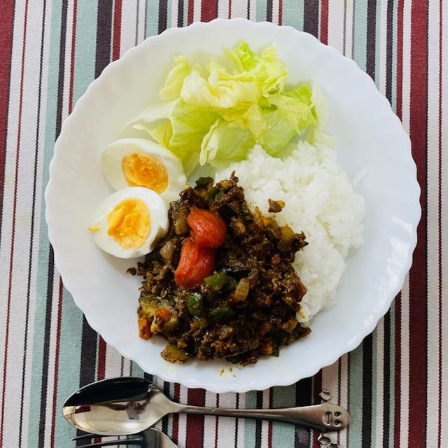 暑い日のお昼ご飯「ドライカレー」を作りました♪