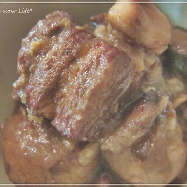 豚バラ肉のアドボと白滝のピリ辛ひき肉炒め*