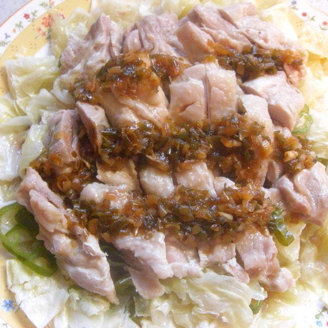 蒸し鶏のネギソースかけ