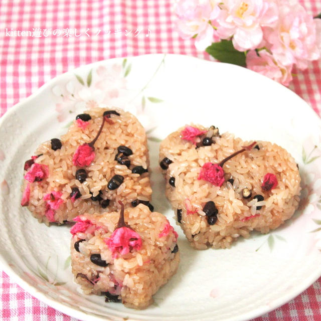 次のお祝いは何!? 便利なお赤飯セットを使って♪炊飯器de桜赤飯