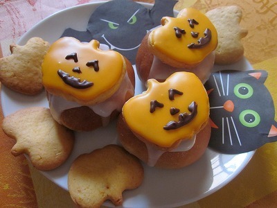 ハロウィン！かぼちゃクッキーの黒蜜パン♪