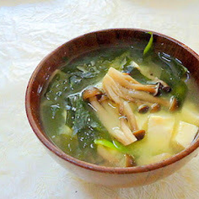 豆腐とわかめ しめじの味噌汁 By アレックスさん レシピブログ 料理ブログのレシピ満載