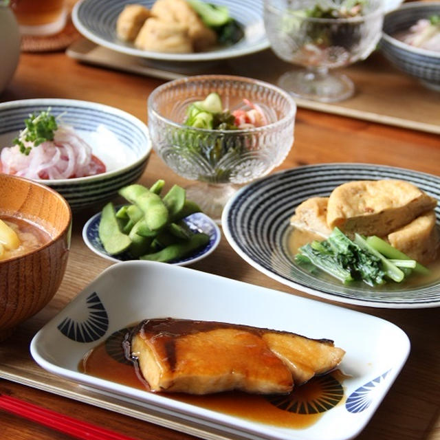 ぶりの黒酢あん照り焼きで和定食。