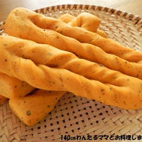 簡単ふわふわ★トマトバジルスティックパン