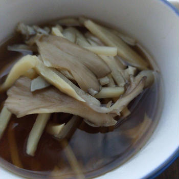 舞茸と細切りタケノコのスープ