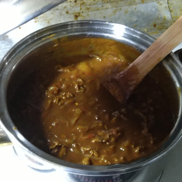 牛肉と真っ赤なトマトのカレー