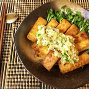 客人夢中。厚揚げほんだしバター醤油のネギマヨ明太焼き（糖質3.7g）