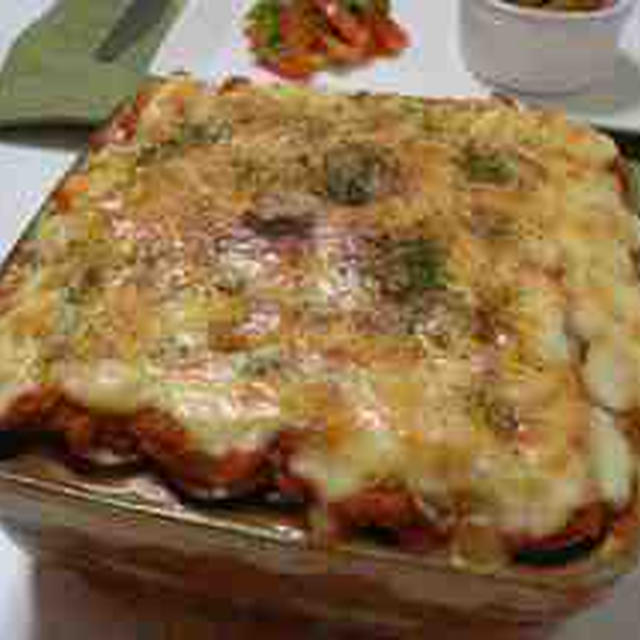 豆腐と茄子のラザニア風、ベイクドポテト、トマトとバジルのサラダ（Lasagna-Like Dish with Tofu and Eggplant, Baked Potatoes, and Tomato and Basil Salad）