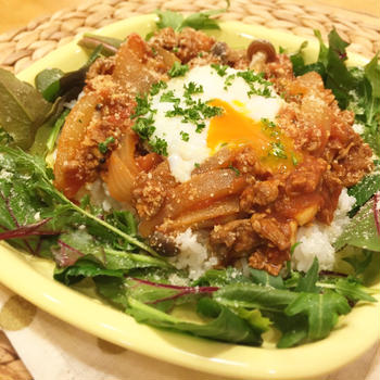 トマト牛丼温玉乗せ