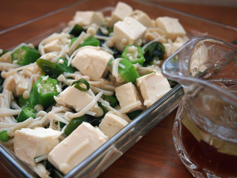 オクラとわかめ、えのきの豆腐サラダ