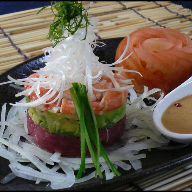 マグロとアボカドとエビの重ね寄せ 〜マグロのミルフィーユ〜