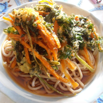 自家製ケールで掻き揚げ　天ぷら蕎麦