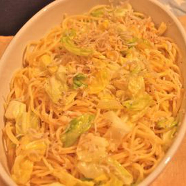 シラスとキャベツのパスタ、ボジョレーに便乗してみました。