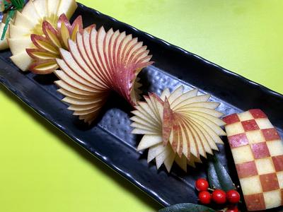 リンゴで正月飾り切り　扇、松　便利なフルーツカット How to cut an apple Japanese