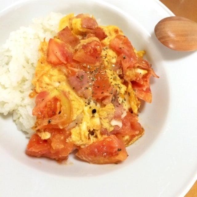 ピリ辛トマ玉丼。