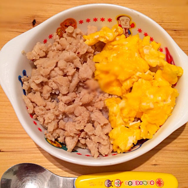 ササミのそぼろと玉子の二色丼