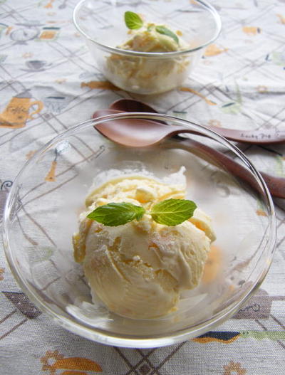 黄桃のアイスクリーム