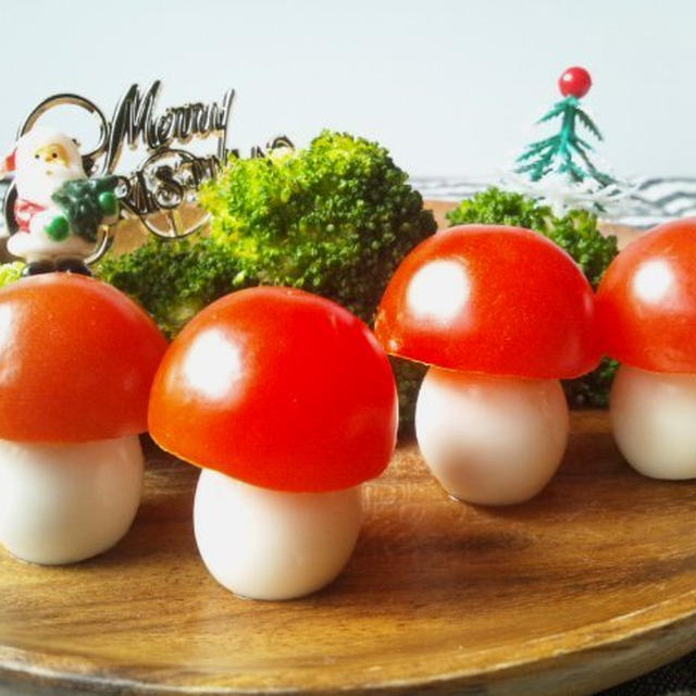 プチトマトとウズラの卵で、森のキノコ＠クリスマスのデコ