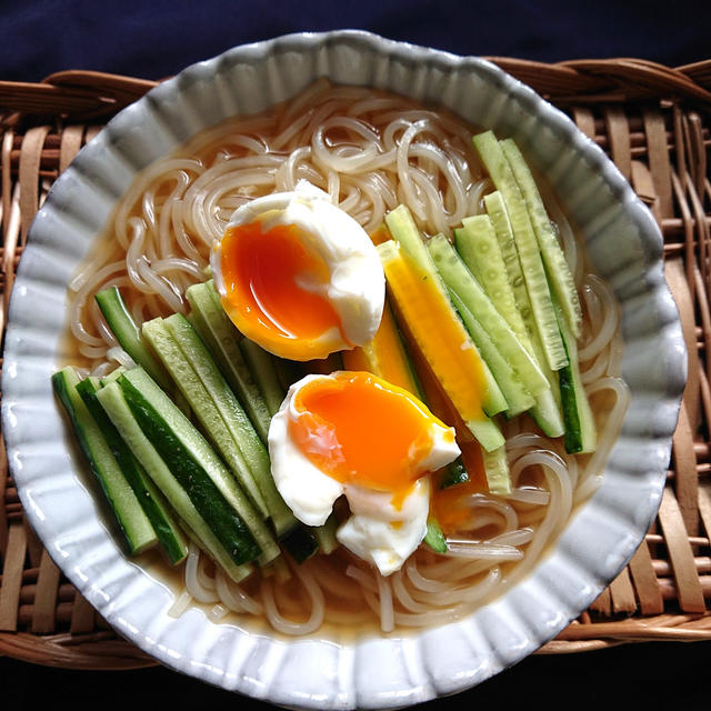 きゅうりと温泉卵で激辛もりおか温麺