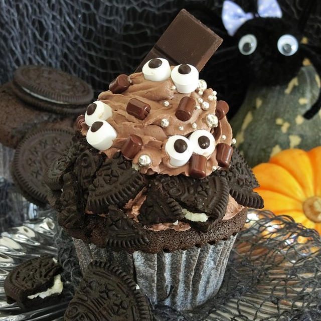 簡単かわいいハロウィン キョロキョロ目玉のチョコカップケーキ By Bibiすみれさん レシピブログ 料理ブログのレシピ満載