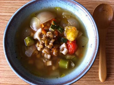 野菜と豆だけのやさしいスープ