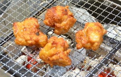 『お総菜の鶏の唐揚げ』の炭火焼