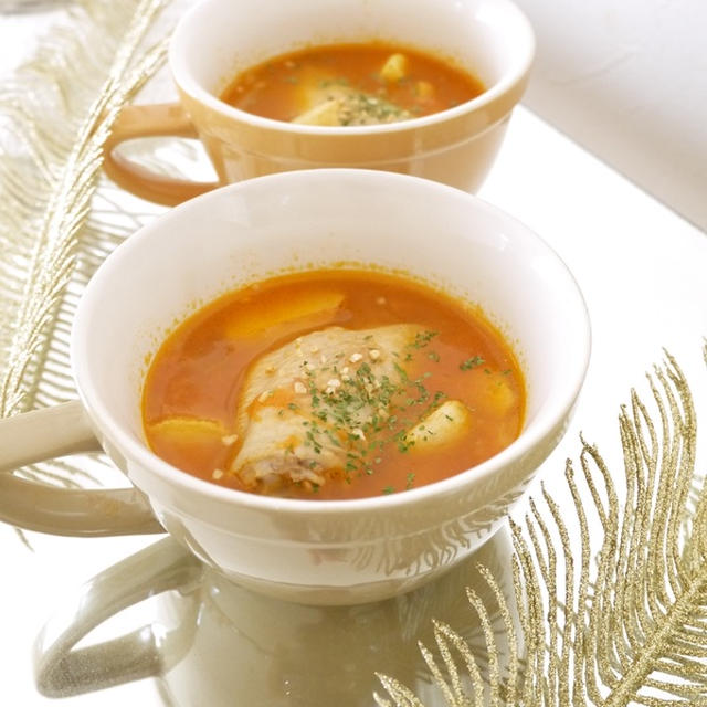 素揚げじゃがいもと鶏手羽の簡単トマトスープ