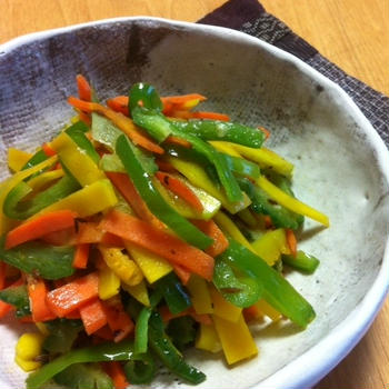 ビタミンカラーの野菜たち・重ね煮でささっとエスニック野菜きんぴら