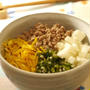 ジンジャー塩そぼろ4色丼