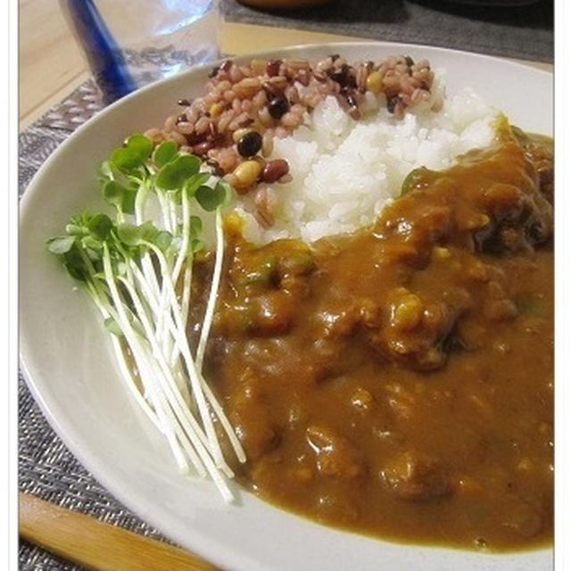 週末は簡単ご飯ｉｎキーマカレー。雑穀ミックスで彩りも美味しいカフェメニュー？