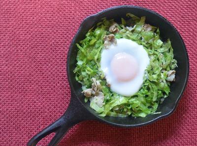 余ったレタスで朝食！ざぶとんの目玉焼き