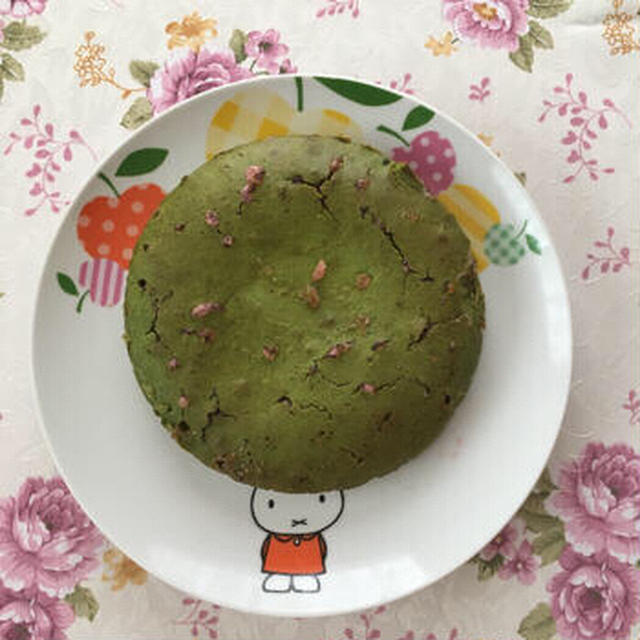 桜と抹茶のケーキ