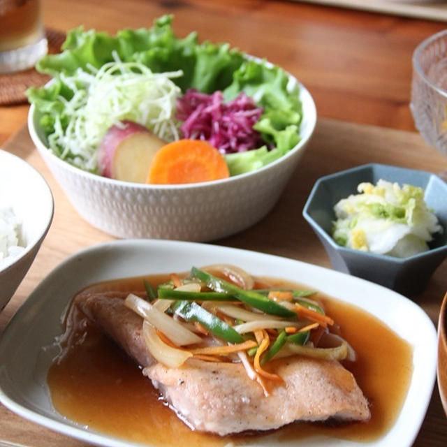 秋鮭の野菜あんかけ定食。金木犀。