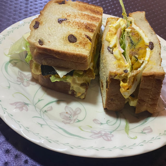 ボリューム満点！ぶどうパンが美味しいトーストサンドの作り方