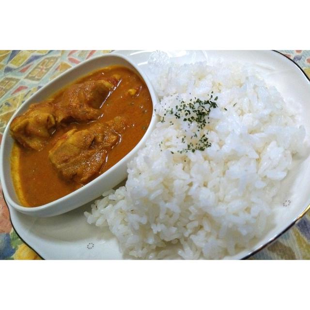 カフェで食べるようなカレーをスパイスとトマト缶を使って作りました♪バターチキンカレー★