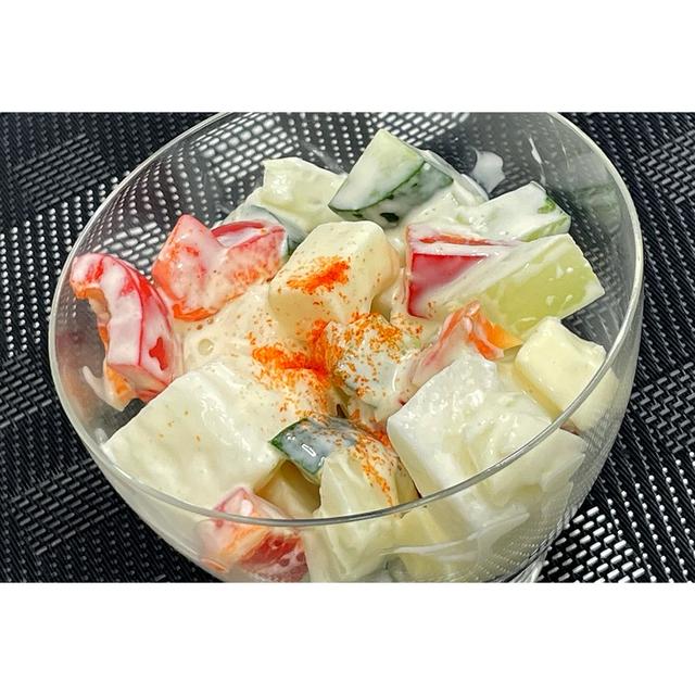 チーズと野菜をキューブ状にカットしてサラダに！チーズと野菜のごろっとサラダ★
