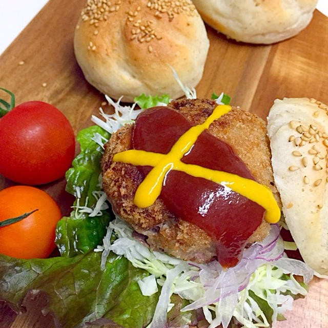 ライ麦粉入りのパンからのお豆腐と野菜のメンチカツサンド