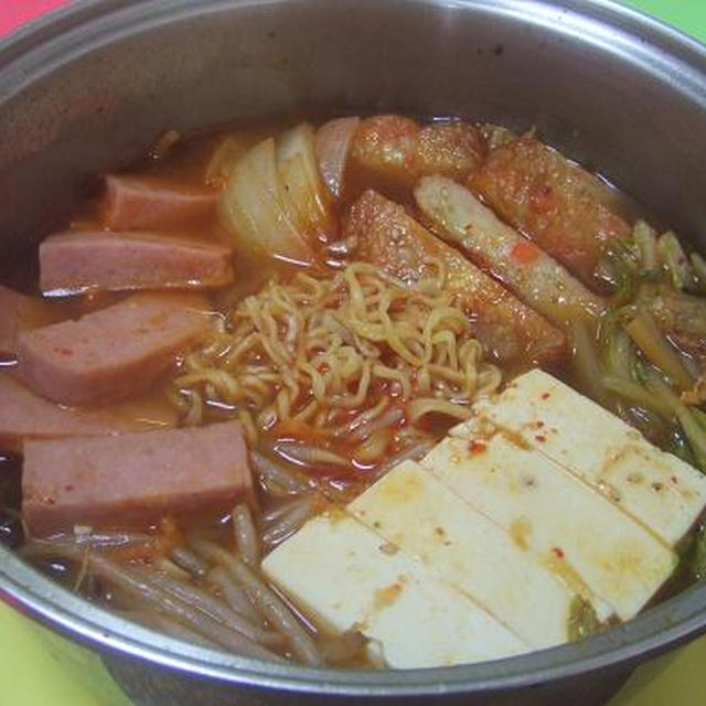 インスタントラーメン１袋でプデチゲ（부대찌개）２人分