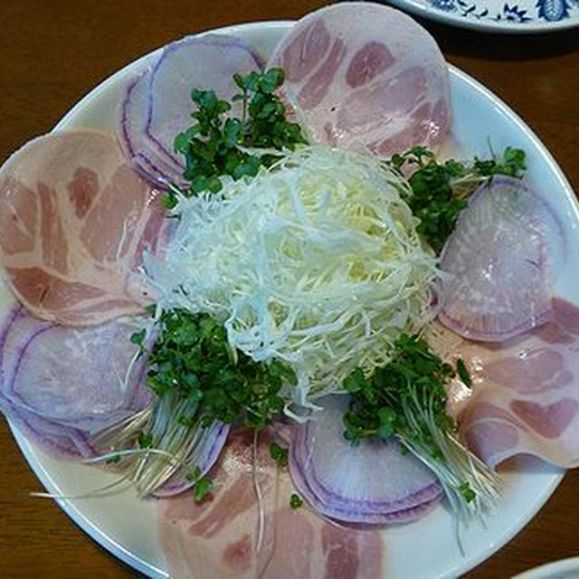 凸サラダと、キャベツと豚肉のチリソース