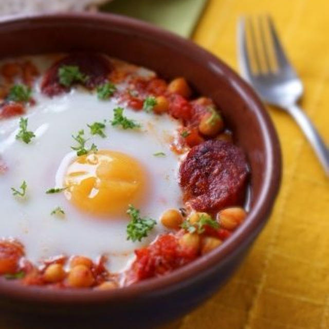 朝ごはん☆チョリソと豆、トマトの焼き卵